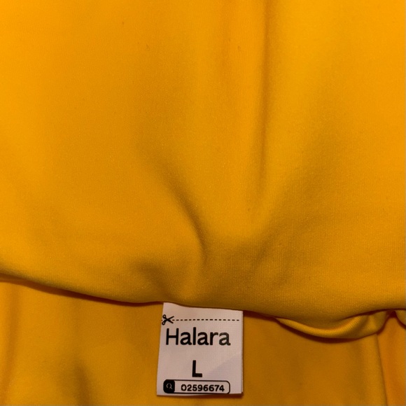 HALARA SoftlyZero Airy Super High Waisted Cool Touch Yoga Shorts with Pockets - Picture 3 of 4